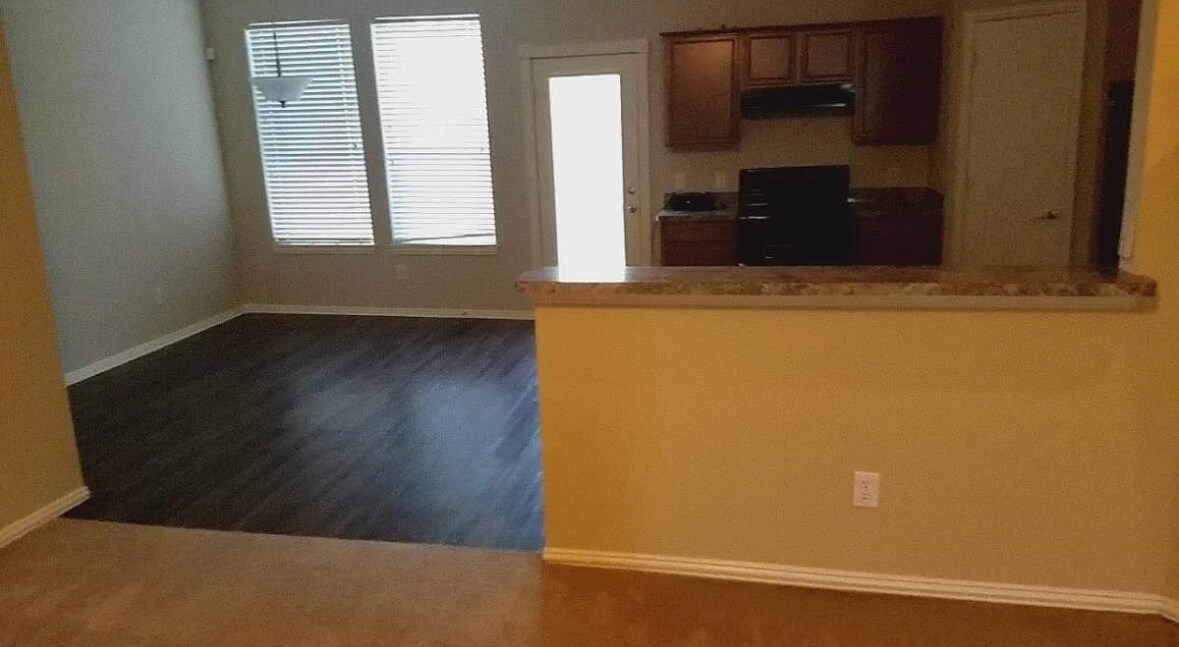 Foto del edificio - 6103 Ridan Ln