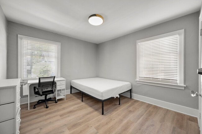 Building Photo - 4525 5th Ave NE