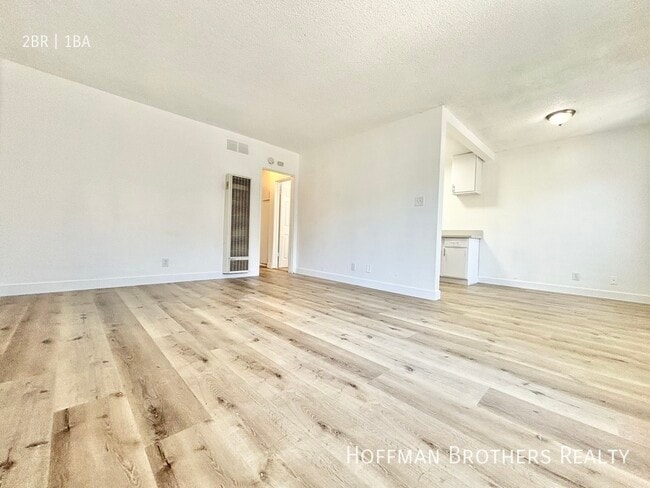 Foto del edificio - 1535 W Summit St