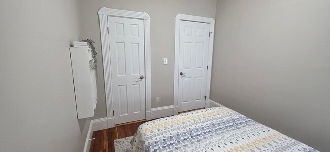 Building Photo - 32-34-34 Ditson St