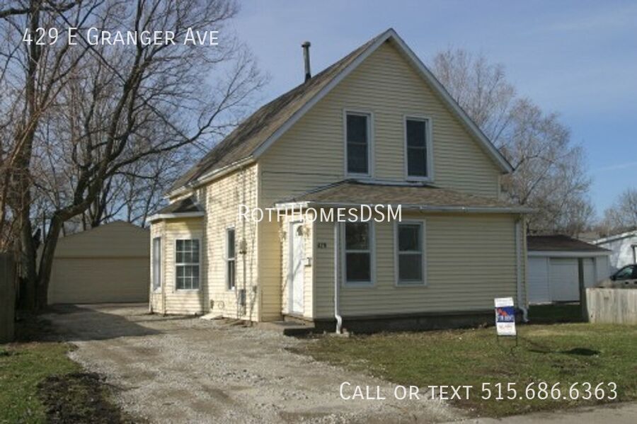 Foto principal - 3 Bedroom 2 Bath 2 Car Garage Large 1 1/2 ...