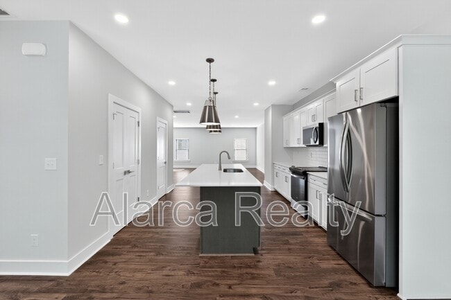 Building Photo - 714 Falling Oak Aly