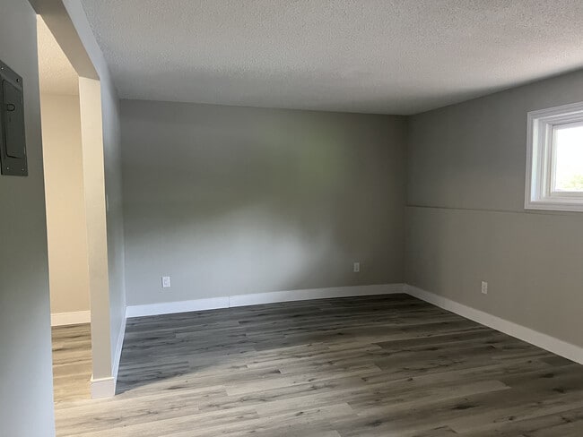 Building Photo - 240 Water St W