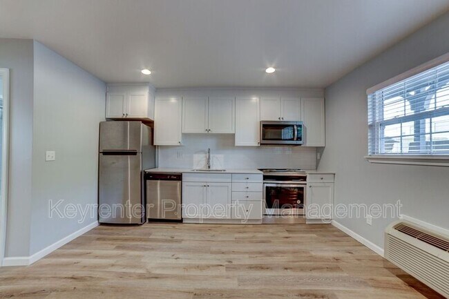 Foto del edificio - 2432 E 10th St