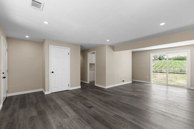 Foto del edificio - 35 Nadine Rd