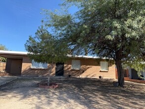 Building Photo - 7560 N Rae Ave