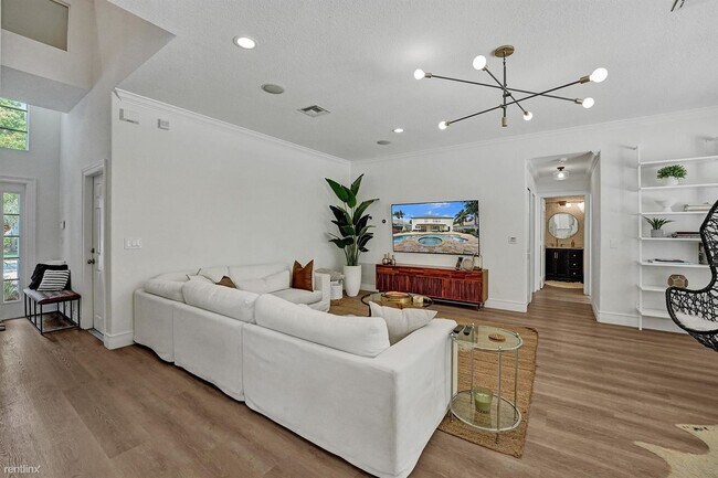 Building Photo - 5 br, 4 bath House - 7360 Serrano Ter
