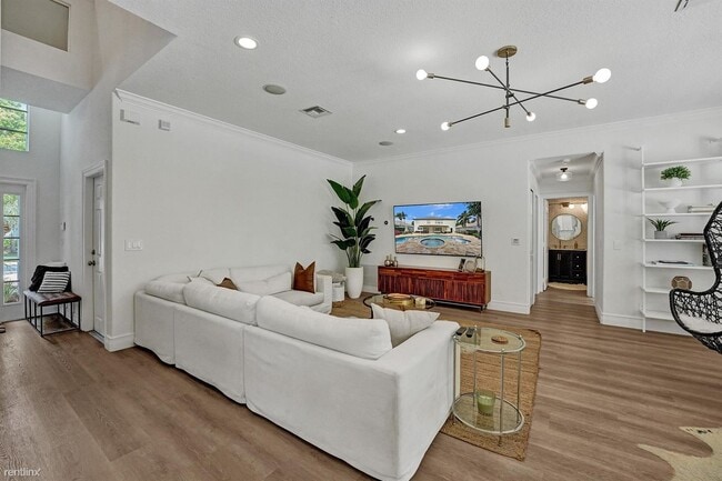 Foto del edificio - 5 br, 4 bath House - 7360 Serrano Ter