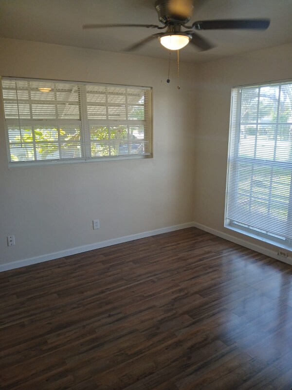 Foto principal - 359 W Dayton Cir