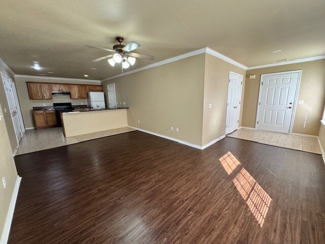 Foto del edificio - 1554 Willowbrook Dr