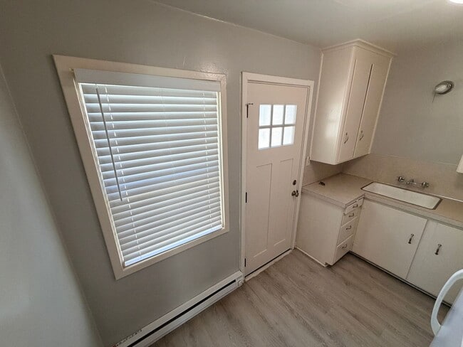 Building Photo - One Bedroom Cottage in the Heart of Salem