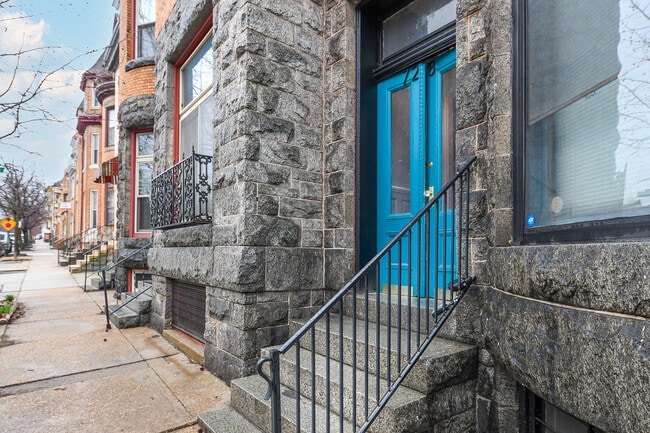 Building Photo - 728 Reservoir St