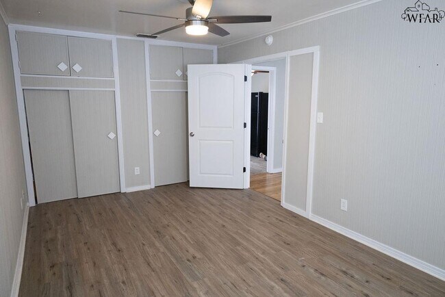 Foto del edificio - 3303 Sherwood Ln