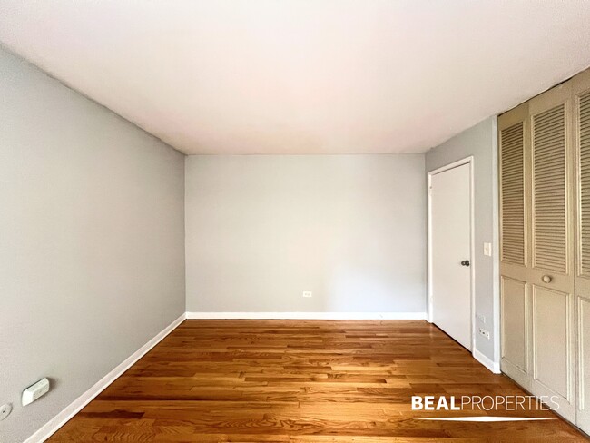 Foto del edificio - 510 W Briar Pl