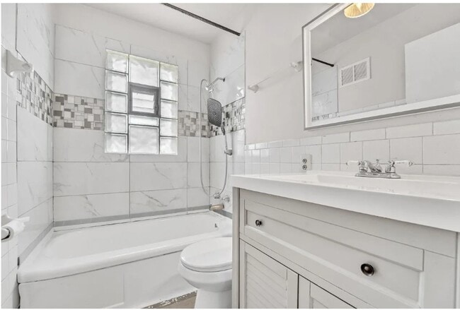 Foto del edificio - Charming Move-In Ready Home in a Quiet Milwaukee Neighborhood