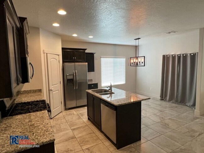 Building Photo - Sienna Hills Townhome