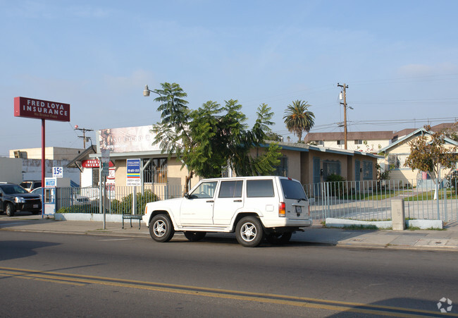 Foto del edificio - 155-159 W San Ysidro Blvd