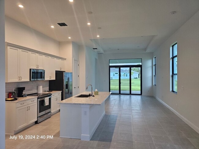 Building Photo - Discover the epitome of luxury living in t...