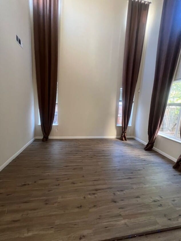 Building Photo - BEAUTIFUL TRACY HOME