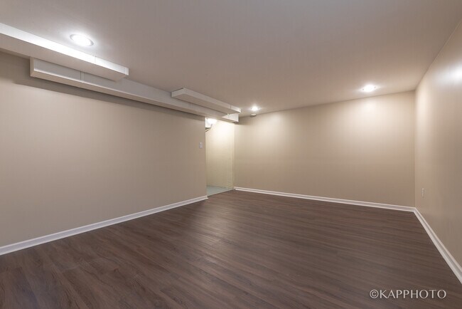 Building Photo - 1406 Shermer Rd