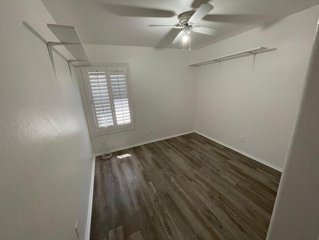 Foto del edificio - 2460 E Whitten St