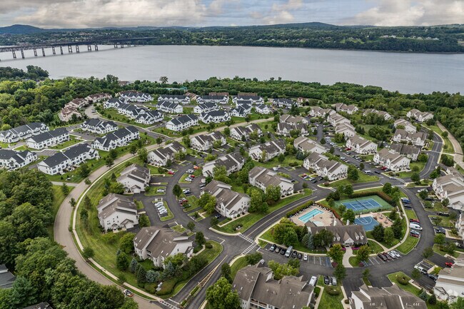 Foto aérea - Rivercrest Apartments