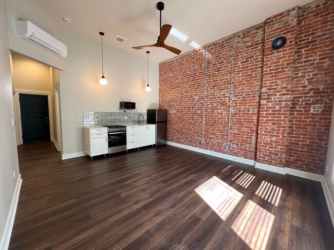 Foto del edificio - Modern Living with a Touch of Historic Charm