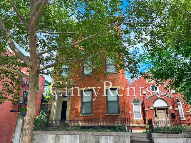 Building Photo - 422 Clark St