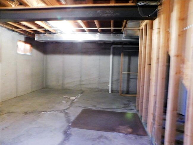 Building Photo - 6512 Oak Crest Dr