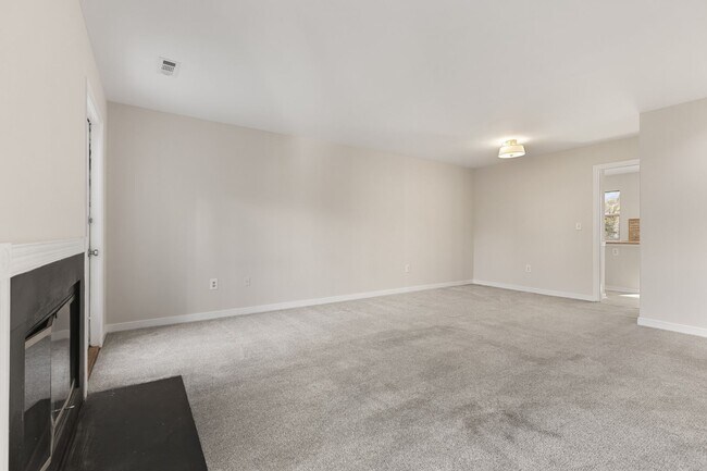 Foto del edificio - Coming Soon! End unit townhome in Annapolis!