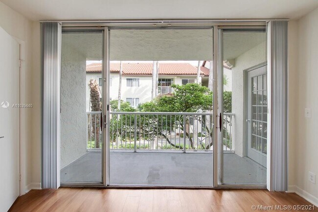 Foto del edificio - 3605 NE 207th St