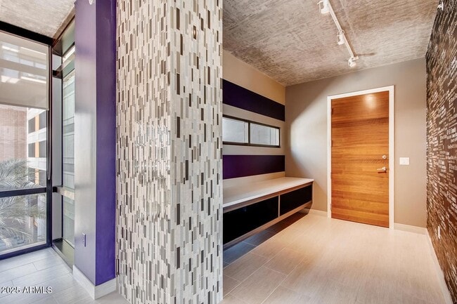 Foto del edificio - 100 W Portland St