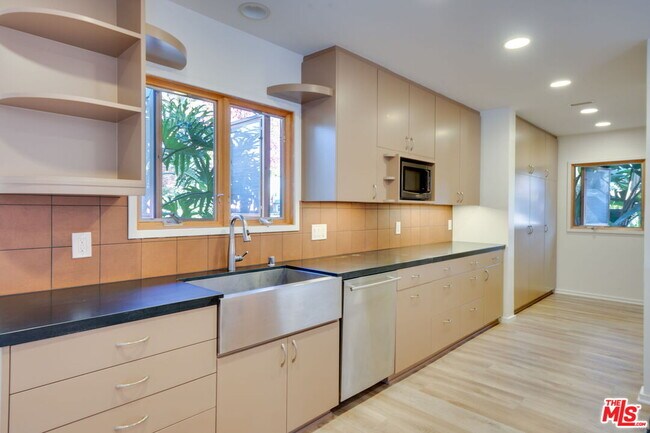 Foto del edificio - 3201 S Bentley Ave