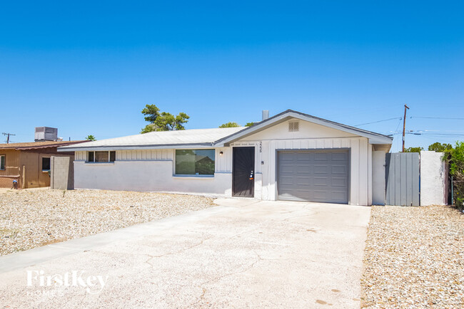 Building Photo - 2238 E Paradise Ln