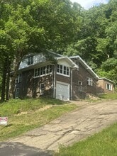Building Photo - 164 Park St