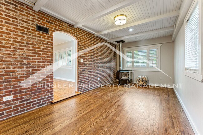 Foto del edificio - Beautiful Brick Ranch Hilltop Home!