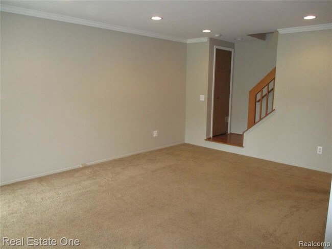 Building Photo - 130 Pine Tree Ridge