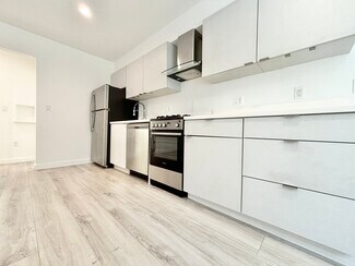 Building Photo - 564 N Kenmore Ave