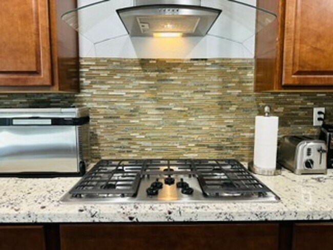 Foto del edificio - $2,695 Shepherd & DeWolf, Harlan Ranch Bar...