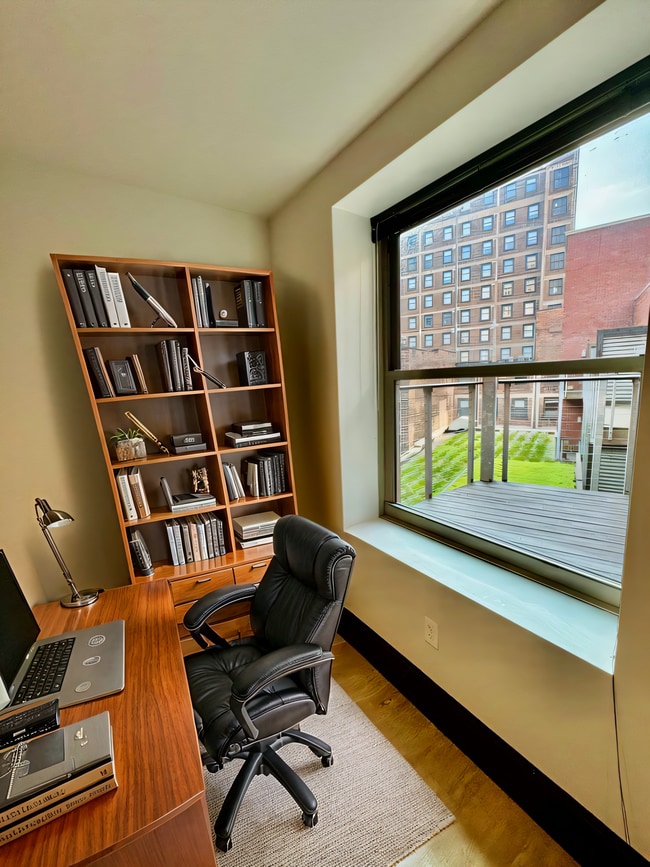 Building Photo - Ivory on Euclid