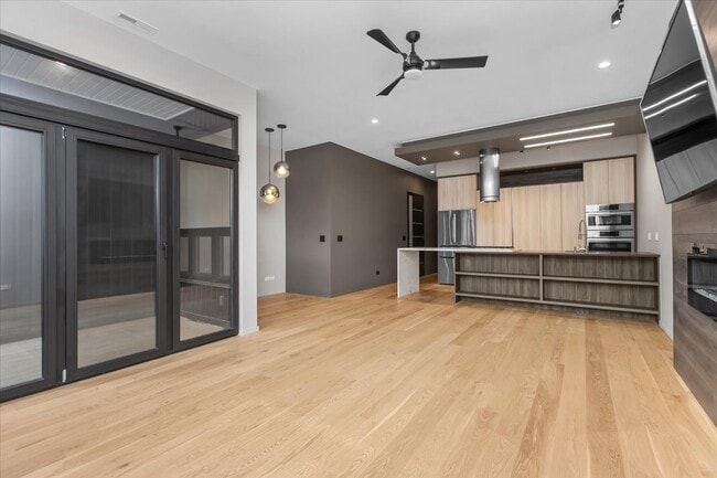 Foto del edificio - 1734 N California Ave