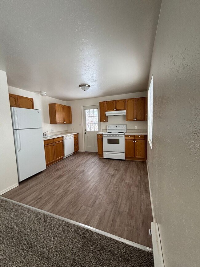 Foto del edificio - Duplex for Rent  Pet Friendly!