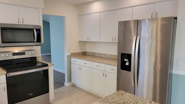 Building Photo - Annual UNfurnished renovated 2/2 villa in ...