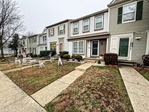 Building Photo - 350 Stable View Terrace NE