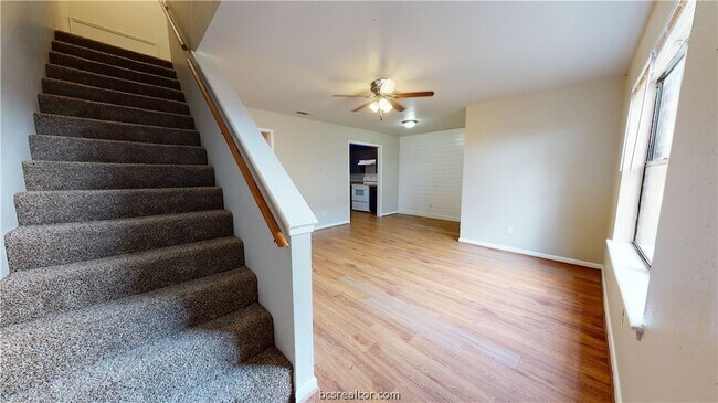 Foto del edificio - 2807 Longmire Dr