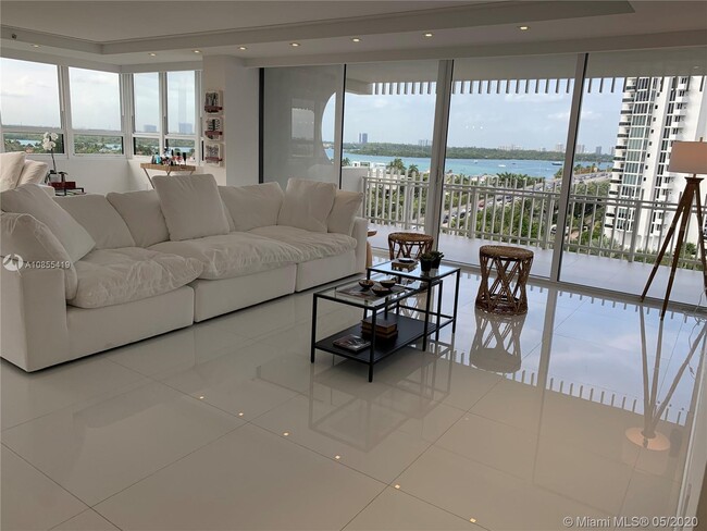 Building Photo - 10205 Collins Ave