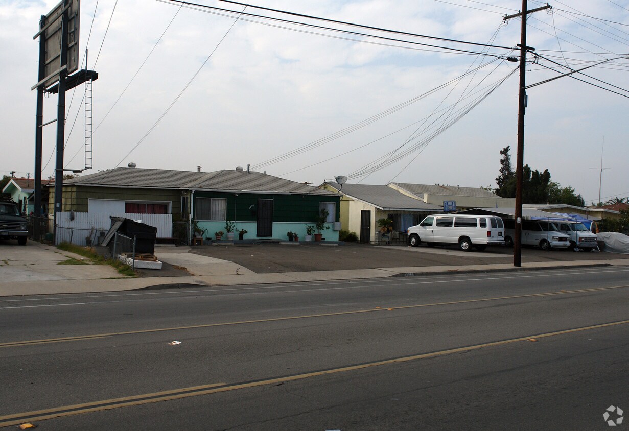 Primary Photo - 1820-1830 Skyline Dr