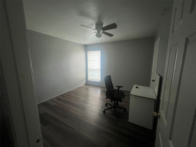 Foto del edificio - 8034 Antoine Dr