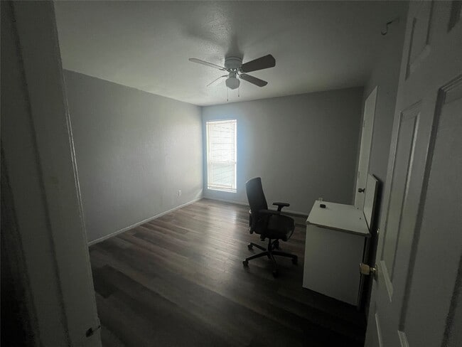 Building Photo - 8034 Antoine Dr