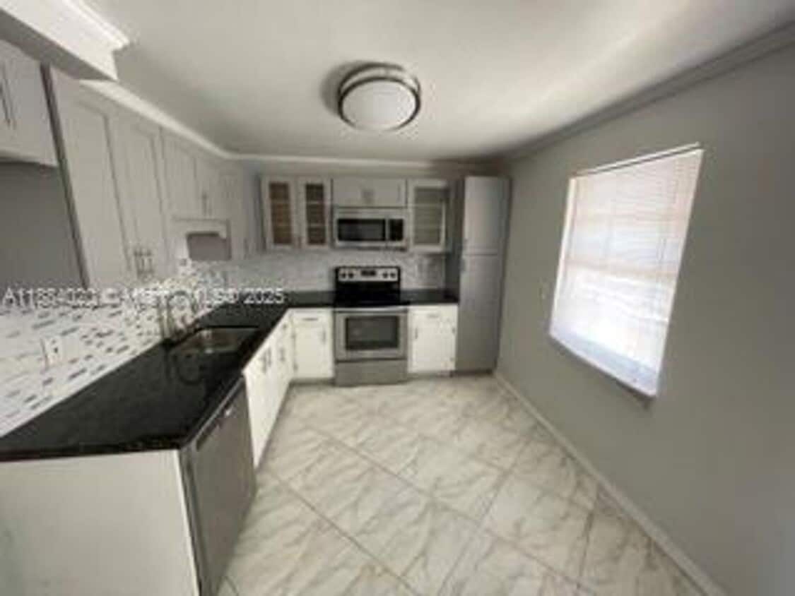 Foto principal - 3960 Oaks Clubhouse Dr